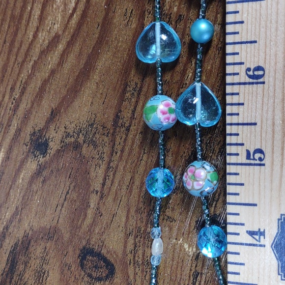 Three Ladies Glass Bead Necklace - Picture 8 of 12